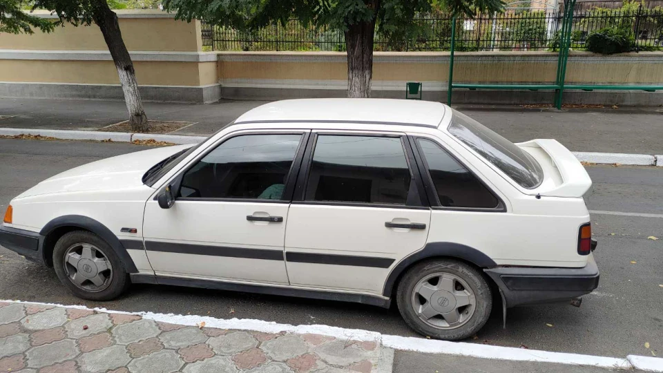 Volvo 440 Біла Ластівка