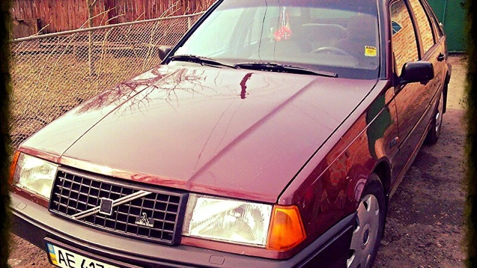 Volvo 440 GLS 3