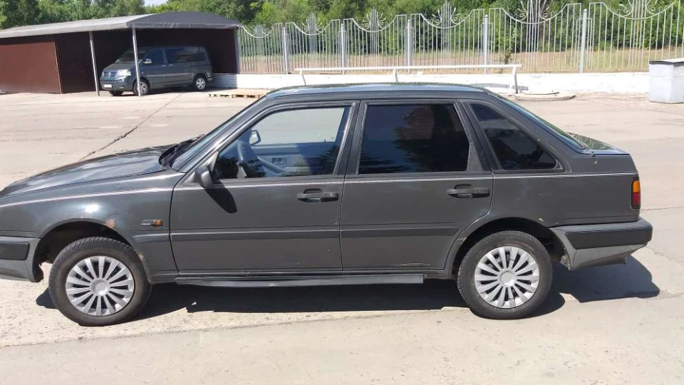 Volvo 440 мокрий асфальт, двигун1,7 2