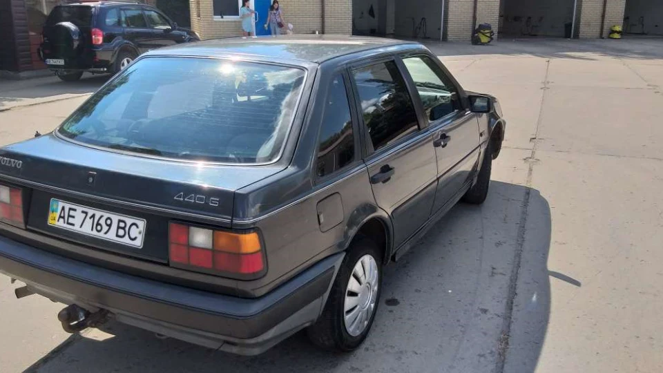 Volvo 440 мокрий асфальт, двигун1,7 5