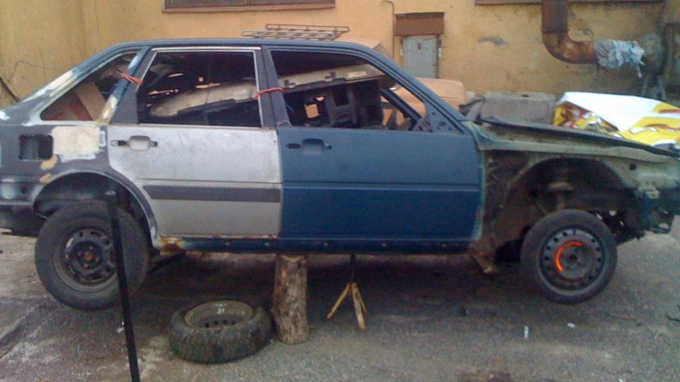 Volvo 440 Синя НЕДОРОЖНЯ