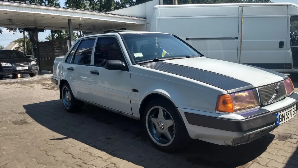 Volvo 460 1.8 GL injection 4