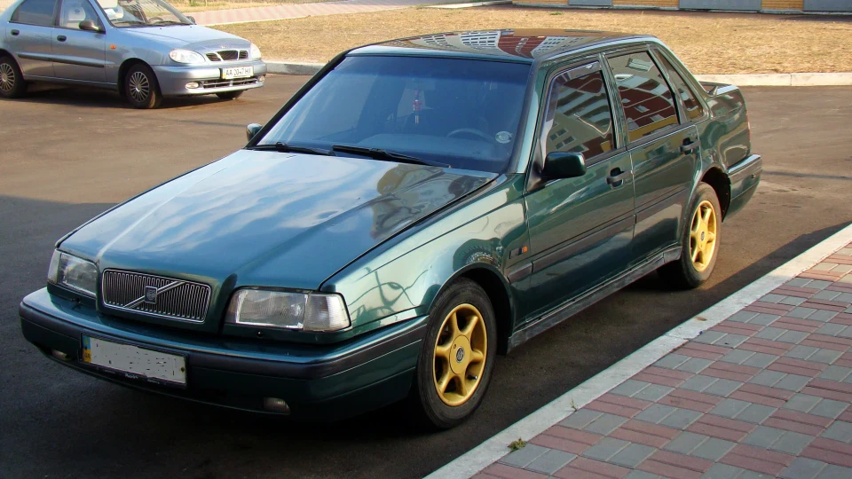 Volvo 460 2.0i Emerald elk 3