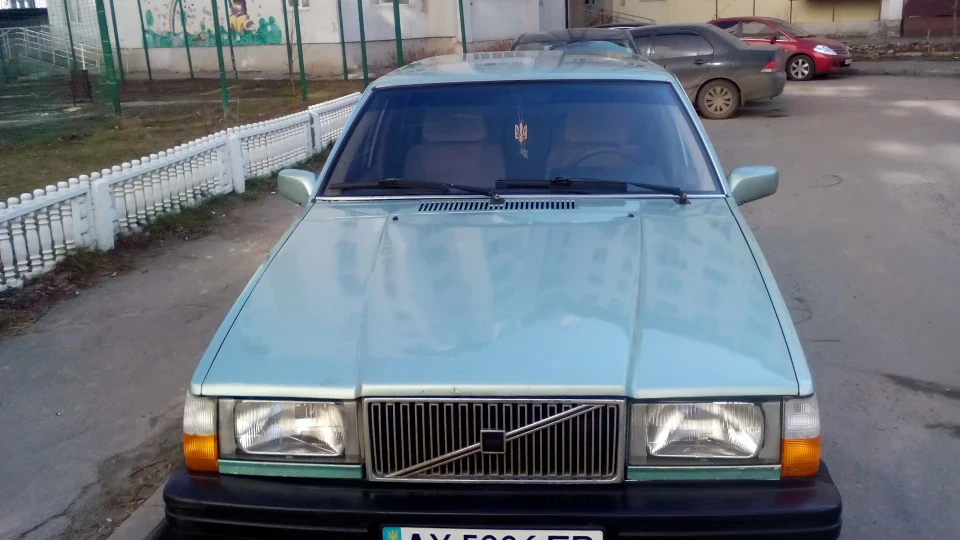 Volvo 740 2.3 винтажний корабель 2
