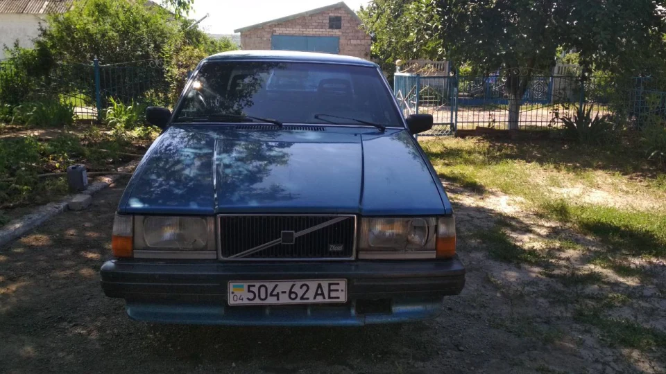 Volvo 740 Синій Дракон