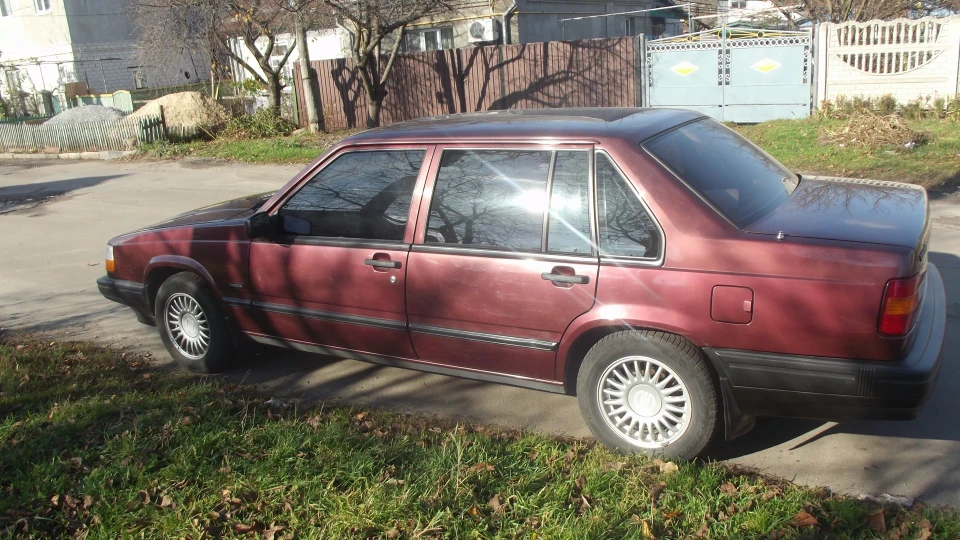 Volvo 940 вишня 2