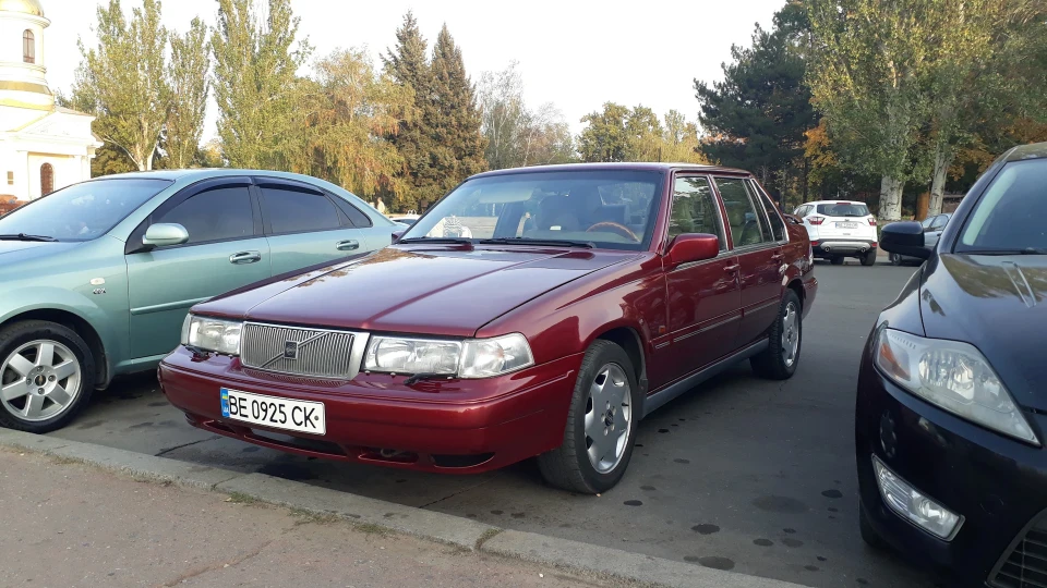Volvo 960 Вишнева краса