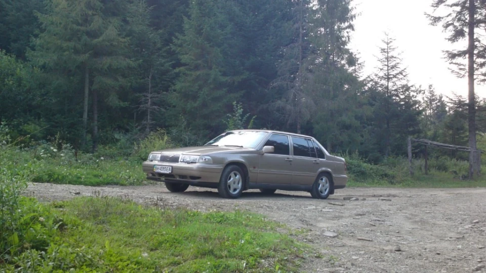 Volvo 960 Золотистий металік 2