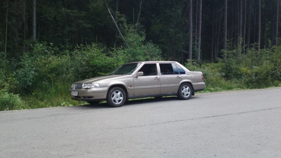 Volvo 960 Золотистий металік 3