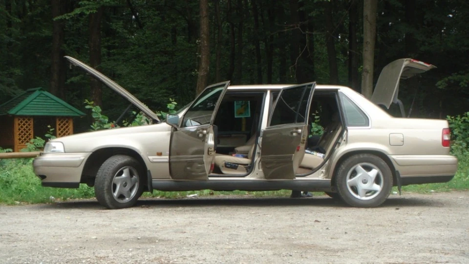 Volvo 960 Золотистий металік 5