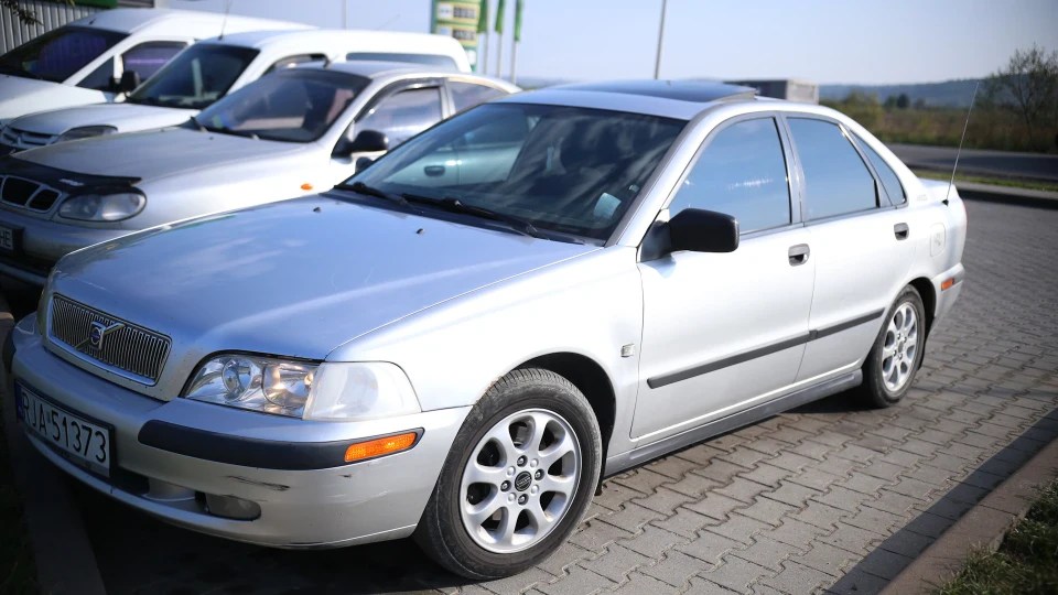 Volvo S40 1.6 не турбо 2