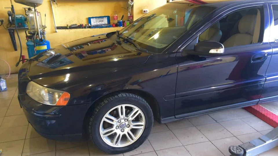 Volvo S60 2,4л 170лс 2