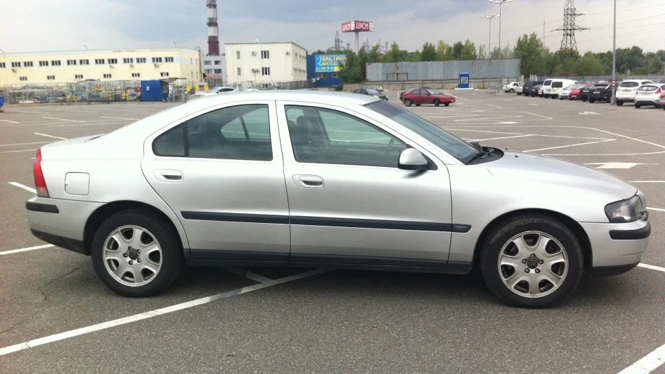 Volvo S60 2.4T AWD 2