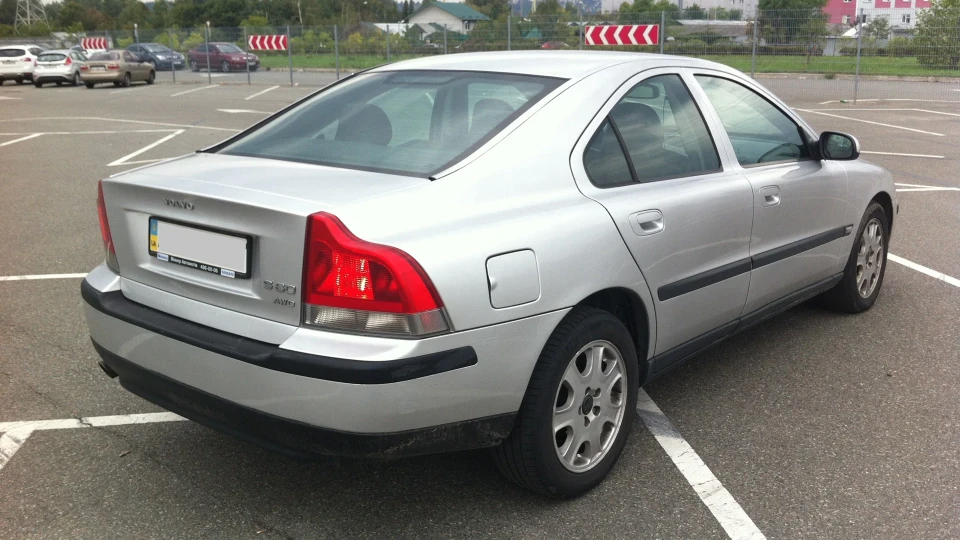 Volvo S60 2.4T AWD 3