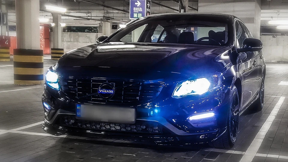 Volvo S60 2,5t AWD Чорний лось 2