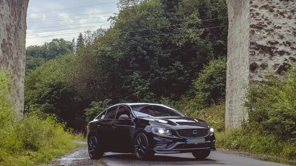 Volvo S60 2,5t AWD Чорний лось 3