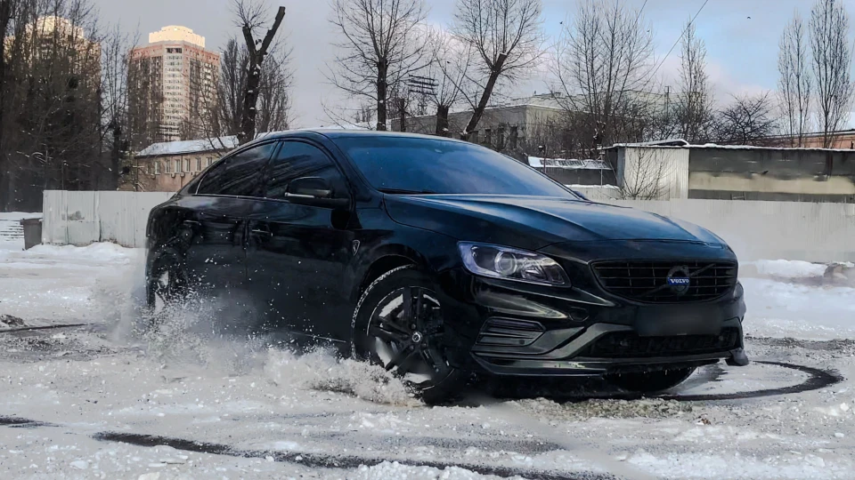 Volvo S60 2,5t AWD Чорний лось 4