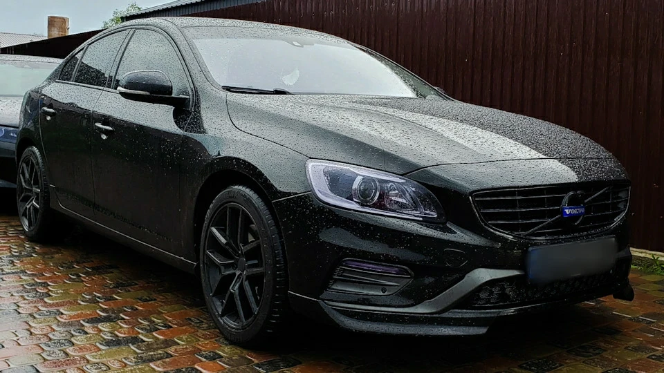 Volvo S60 2,5t AWD Чорний лось 5