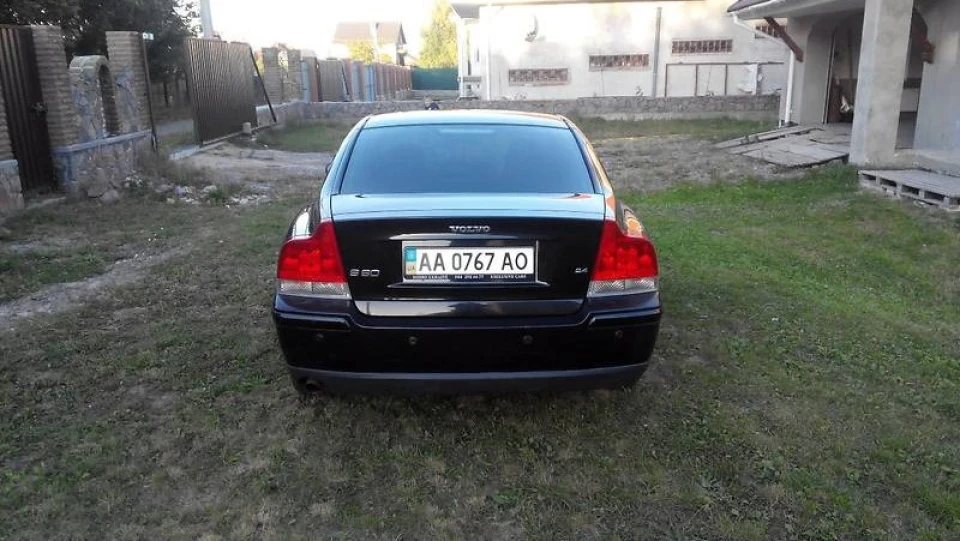 Volvo S60 валіза на колесах 2