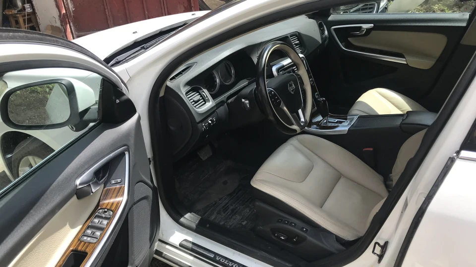 Volvo S60 Сніговий барс. Т6 3