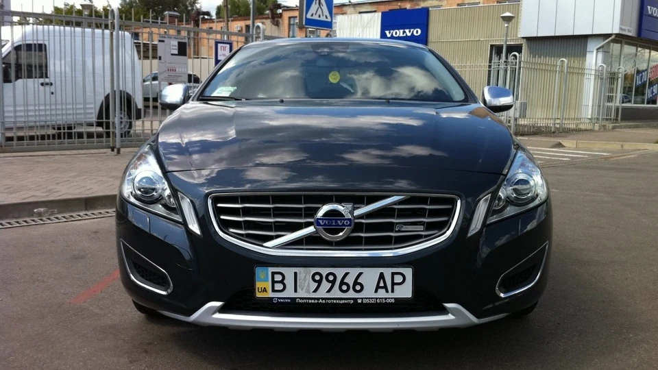 Volvo S60 Stock became R-Design 3