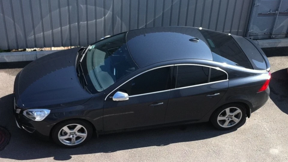 Volvo S60 Stock became R-Design 4