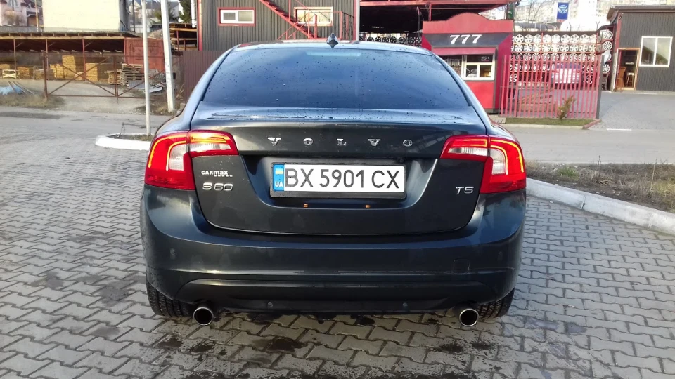 Volvo S60 T-урбо 5-ушка) 4
