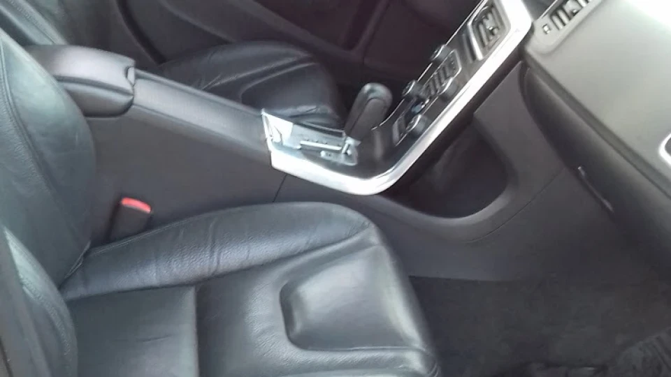 Volvo S60 T-урбо 5-ушка) 5