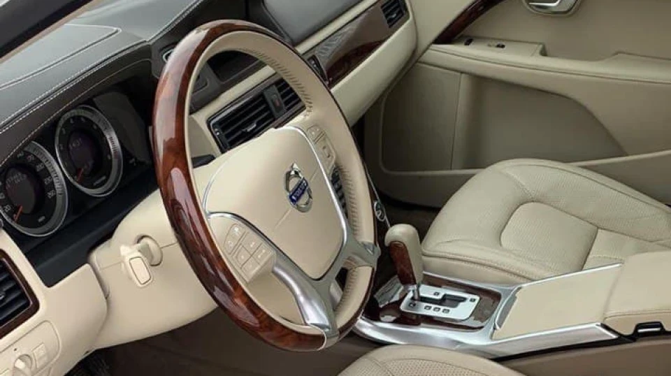 Volvo S80 white T6 2
