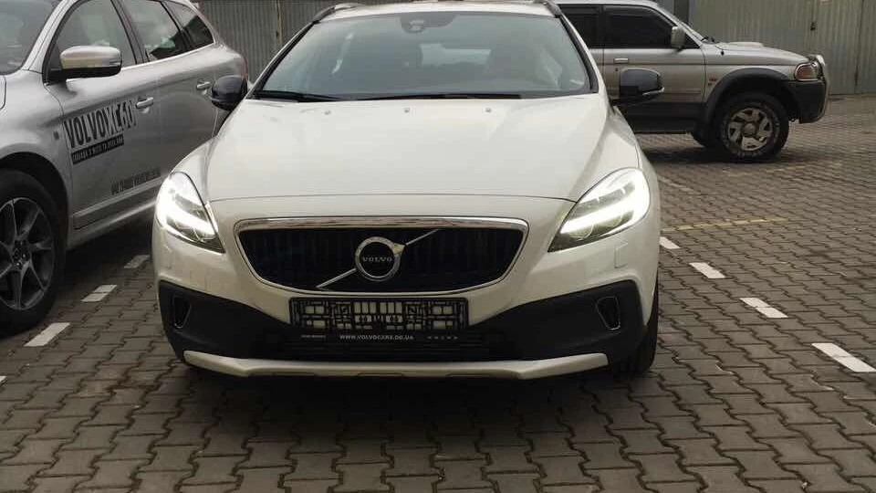 Volvo V40 Cross Country 2