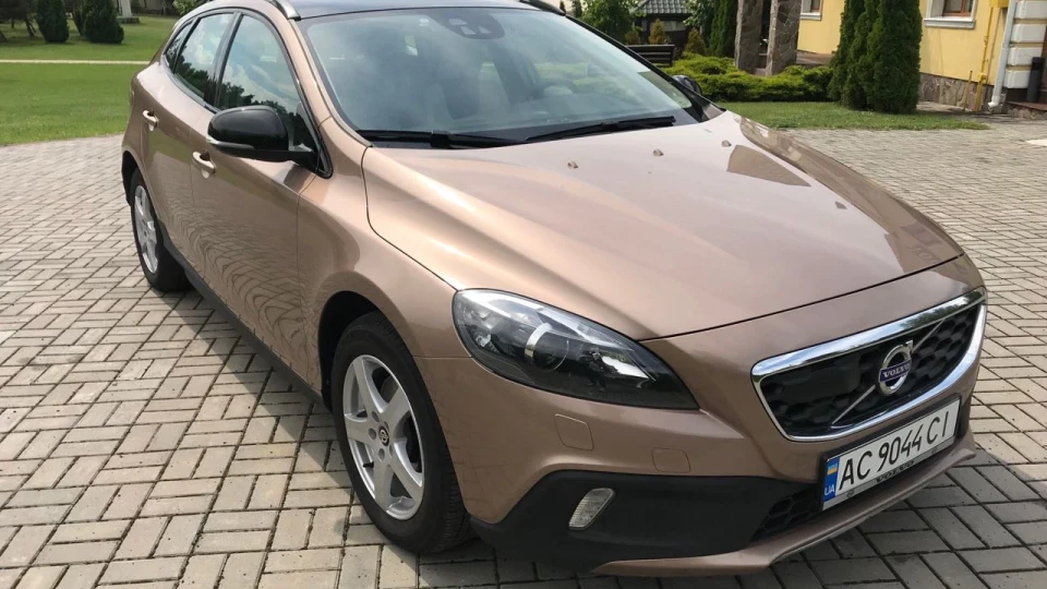 Volvo V40 Cross Country 2