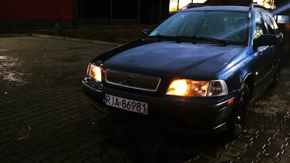 Volvo V40 2.0 бензин.
