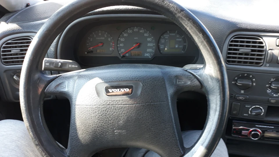 Volvo V40 Потбитий 3