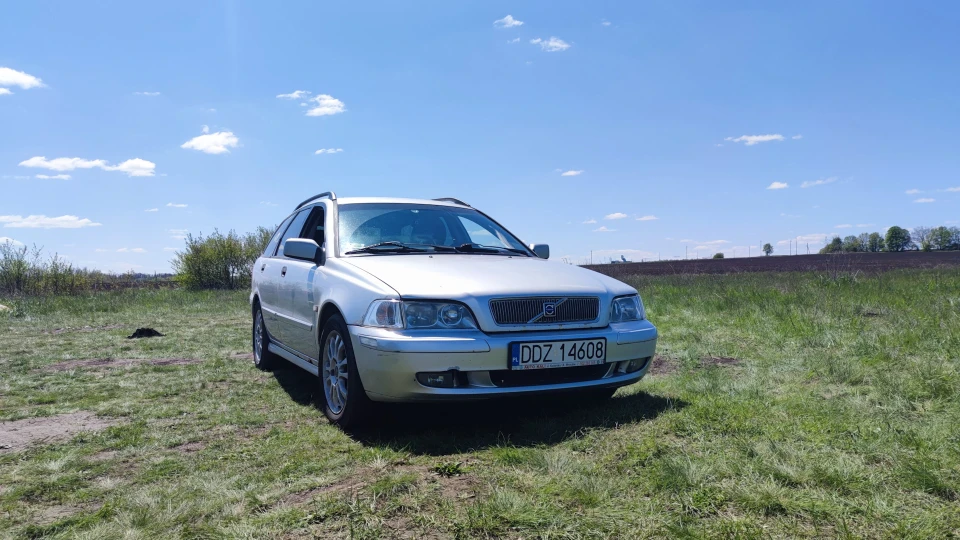 Volvo V40 Сірий Вовчара
