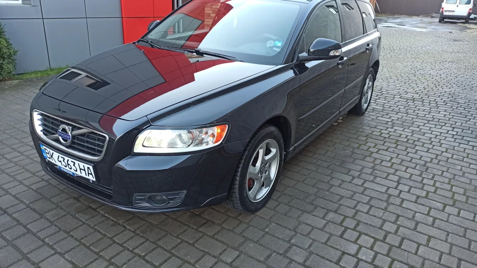 Volvo V50 3