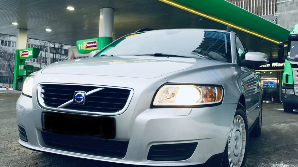 Volvo V50 Сріблястий вагон 2
