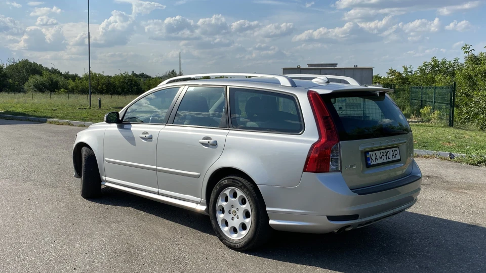 Volvo V50 T5 AWD R-design 2