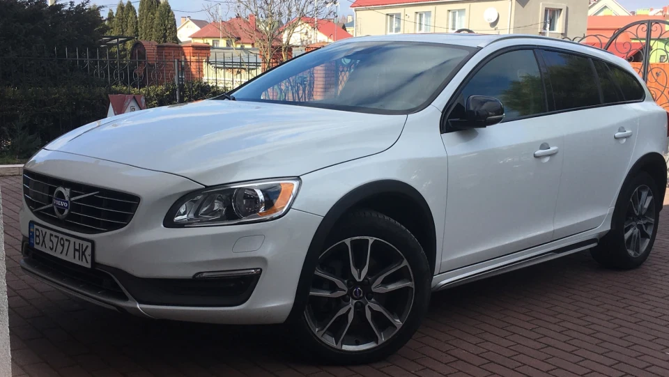 Volvo V60 Cross Country 2,5 AWD 2