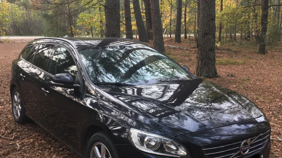 Volvo V60 "Black Mango" 4