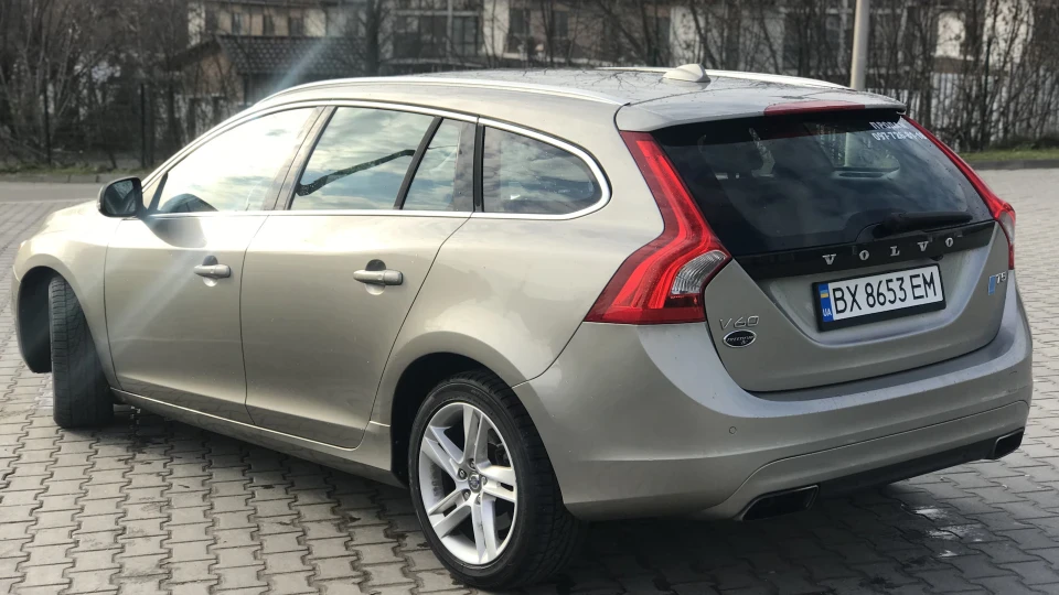 Volvo V60 T5 PREMIER PLUS 5