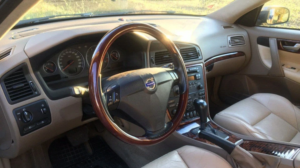 Volvo V70 3