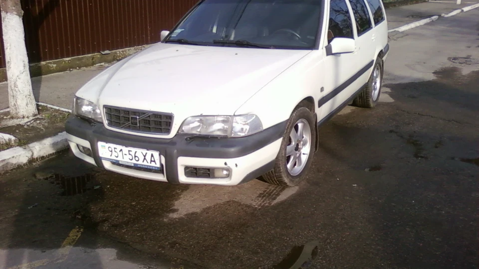Volvo V70 Cross Country 2