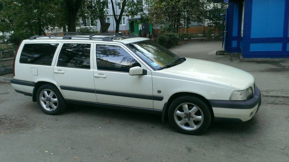 Volvo V70 Cross country 2