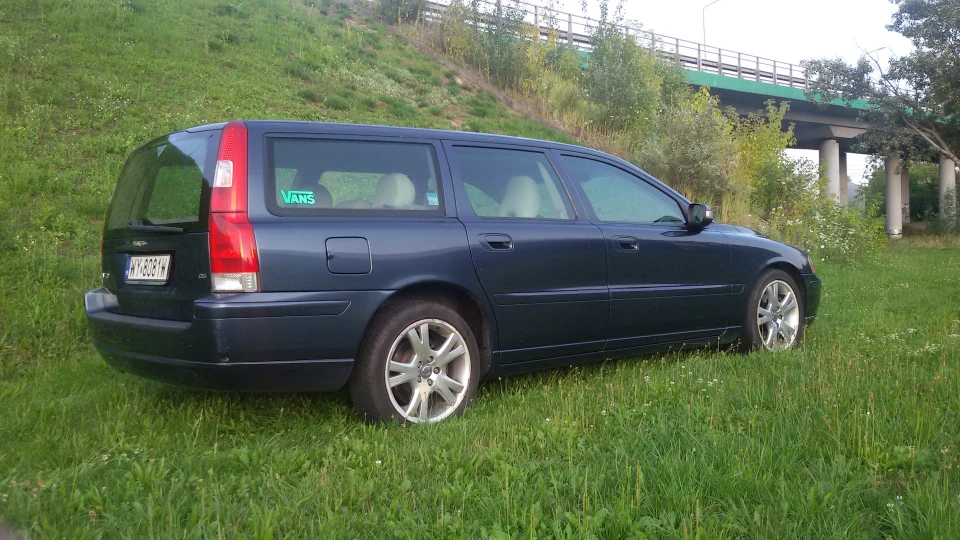 Volvo V70 D5 - Синій Пароплав 2