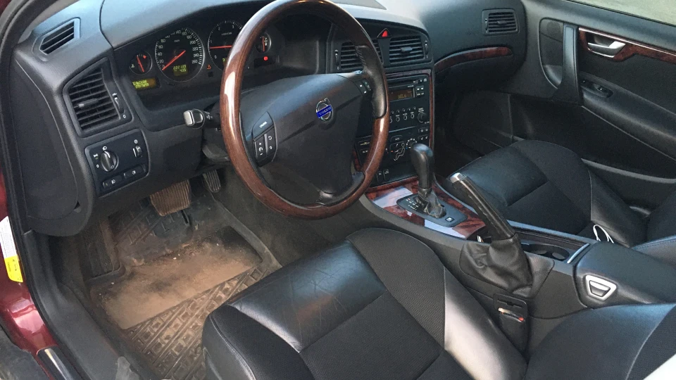 Volvo V70 Малинка) 2