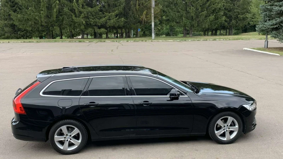 Volvo V90 2