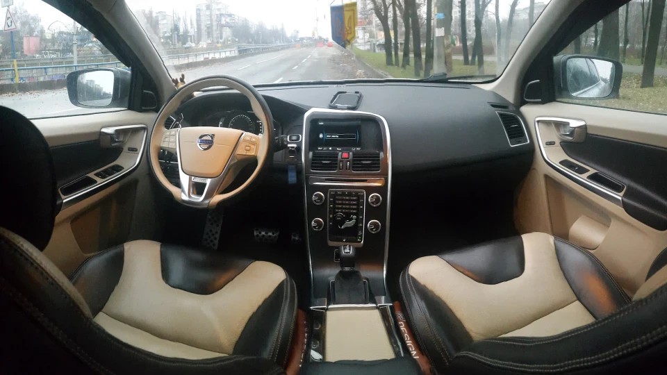 Volvo XC60 R Design - одна така ) 4