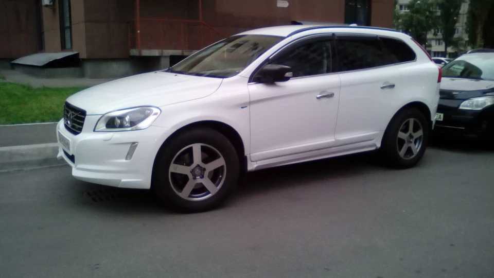 Volvo XC60 R Design - одна така ) 5