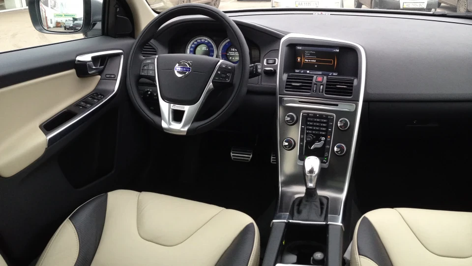 Volvo XC60 R-design 3