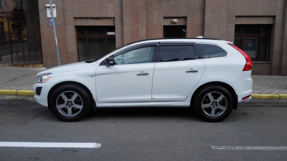 Volvo XC60 R-DESIGN 2